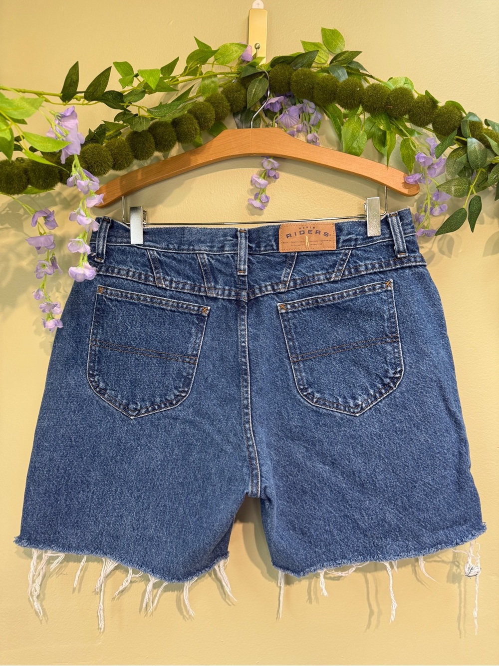 VTG Riders Butt Detail Cutoff Mom Shorts, size 34/35" waist